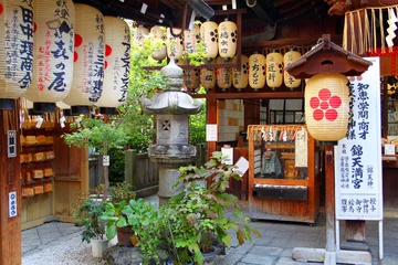 Gordijnen Shinto temple in Kyoto, Japan.. © Chee-Onn Leong