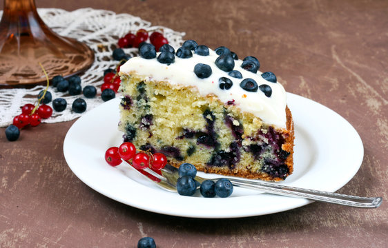Bilberry cake with frosting