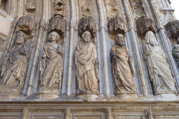 Fototapeta na wymiar Marmorportal der Basilika Santa Maria, Castello Empúries