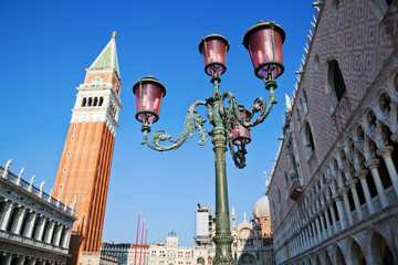 Fototapeta na wymiar Markusplatz i Venedig