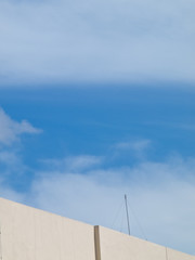 Fototapeta premium White wall and blue sky