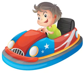 Deurstickers Een jonge jongen die in een botsauto rijdt © GraphicsRF