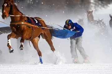 Selbstklebende Fototapete Reiten horse race
