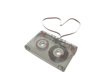 Старая кассета с лентой и сердце