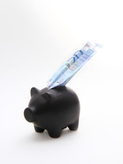 Porcellino salvadanaio e aereo di soldi