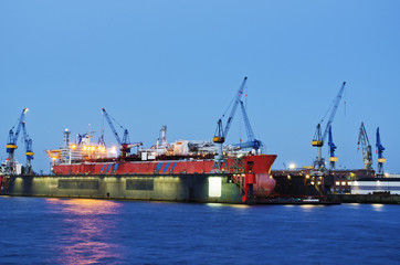 Container ship in dry dock - 49432505