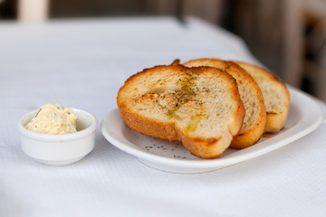Toasted garlic bread