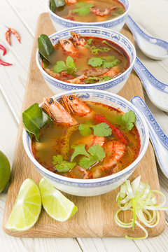 Tom Yum Goong - Thai hot and sour soup with prawns & mushrooms