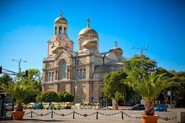 Fototapeta na wymiar Katedra Wniebowzięcia NMP w Warna, Bułgaria.