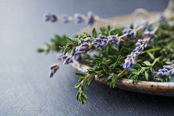 Fresh thyme and dried lavender on a plate - obrazy, fototapety, plakaty