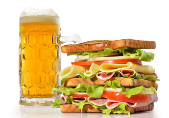 Sandwich y cerveza.