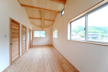 ウッディな新築子供部屋横位置−１