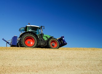 Obraz premium Maisernte für Biogasanlage