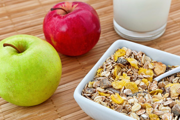 Oat flakes and apple