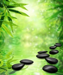 Fototapeta na wymiar Zen Bambus, kamienie, słońce i woda.