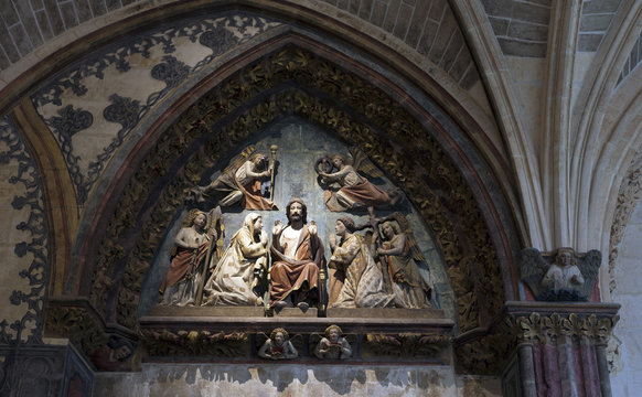 Puerta del claustro de la Catedral de Burgos.