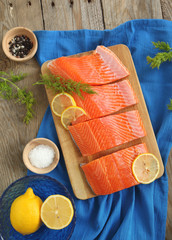 Salmon Slices with Dill and Lemon