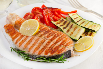 salmon with grilled vegetables and lemon