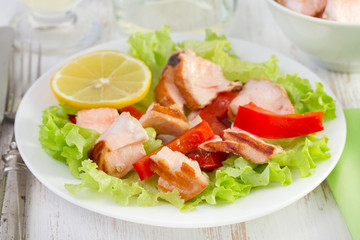 salad with grilled salmon