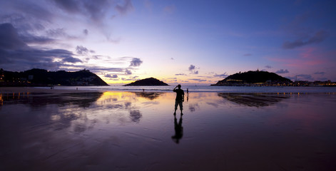 Fototapeta premium Sunset in the bay of La Concha, Donostia, Gipuzkoa