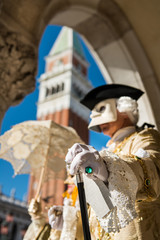 Obraz na płótnie Canvas Golden Venetian Carnival Mask