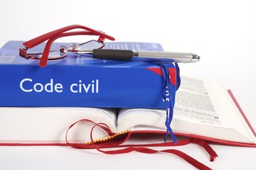 code civil sur livre ouvert