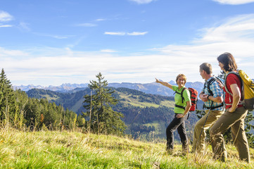 Ausblick in die Allgäuer Alpen beim Wandern