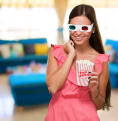 Obraz premium Pretty Woman Watching 3d Movie