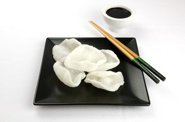Chinese food, prawn crackers © Marta P. (Milacroft)