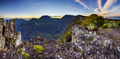 Cirque de Mafate à l'aube - Ile de La Réunion