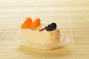 cake with tangerines