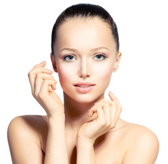 Fototapeta na wymiar Piękna młoda kobieta z Fresh Clean Skin dotykając jej twarzy