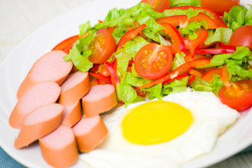 breakfast. salad, egg and sausage