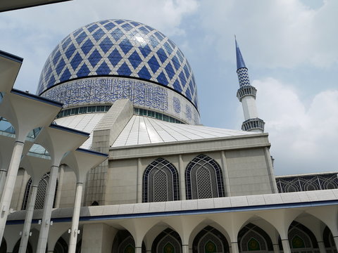 Sultan Salahuddin Abdul Aziz Mosque