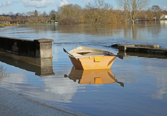 inondation bord de rivière