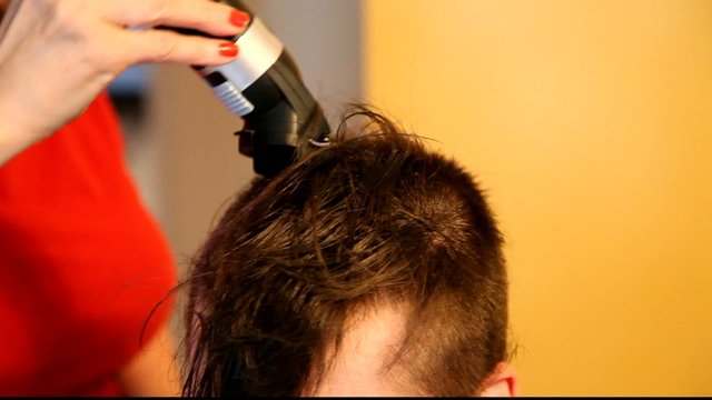 T&ecirc;te ras&eacute;e