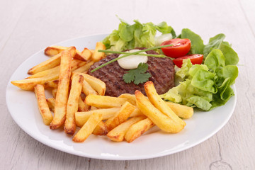 beefsteak with lettuce and fries