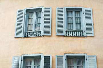 Fototapeta premium fenètre immeuble à Tulle en Corrèze