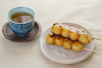 お茶とみたらし団子