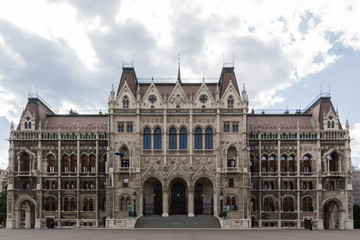 Fototapeta na wymiar Tył z węgierskim parlamencie