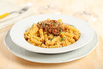 pasta italiana con ragu' alla bolognese