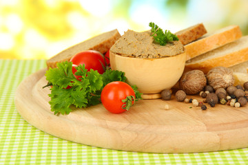 Composition of fresh pate, tomatoes and bread,