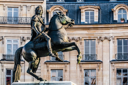 vercingetorix square statue paris city France