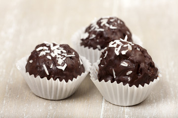 Drei Kokos-Milchreis-Trüffel - Three Coconut milk rice truffles