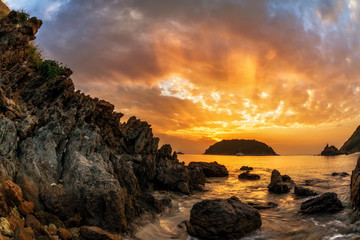 Obraz premium Tropical beach at sunset.