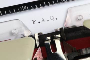'F.A.Q.' geschrieben auf alter Schreibmaschine