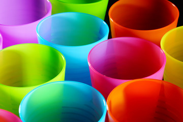 bunte plastikbecher #2