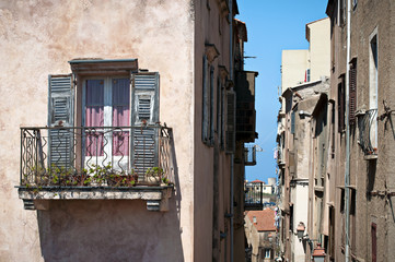 balcone finestra al sole