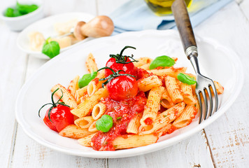 Penne with tomato sauce