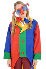 Junge Frau im Clown-Kostüm